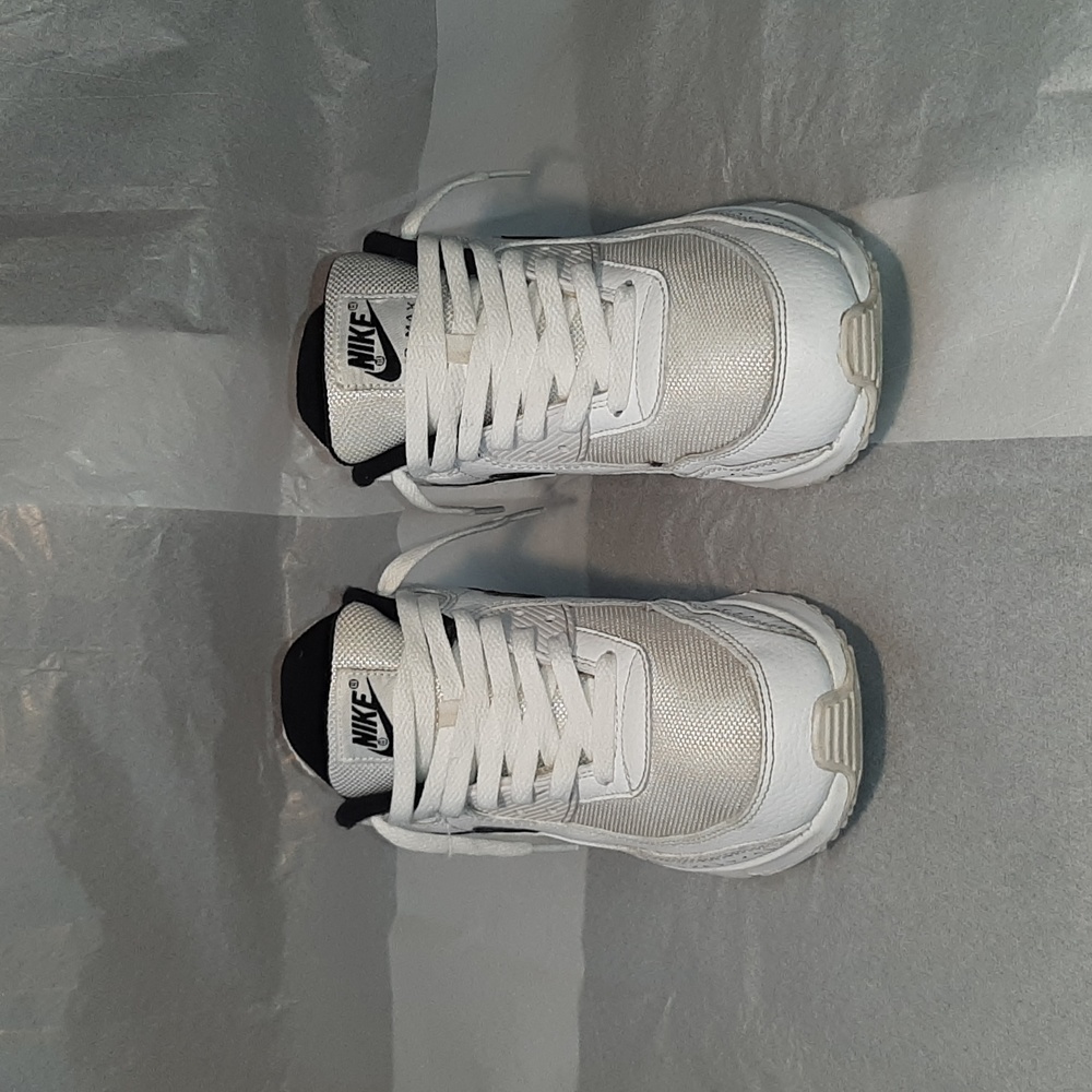 Nike Air Max 90 Retro Sneakers, 7Y = Women 8.5 = Men 7 - Picture 10 of 11